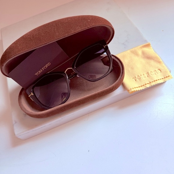 Tom Ford Women’s Dahlia Geometric Black and Gold 55 mm Sunglasses/Case - Picture 4 of 12